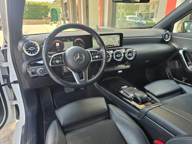 MERCEDES-BENZ A 200 d Automatic LED Ambient 64 MBux Navi NIGHT Pack 18