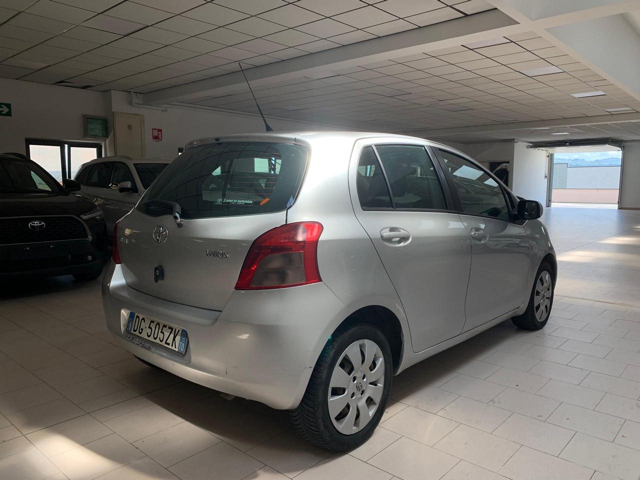 Toyota Yaris 5p 1.3 Sol