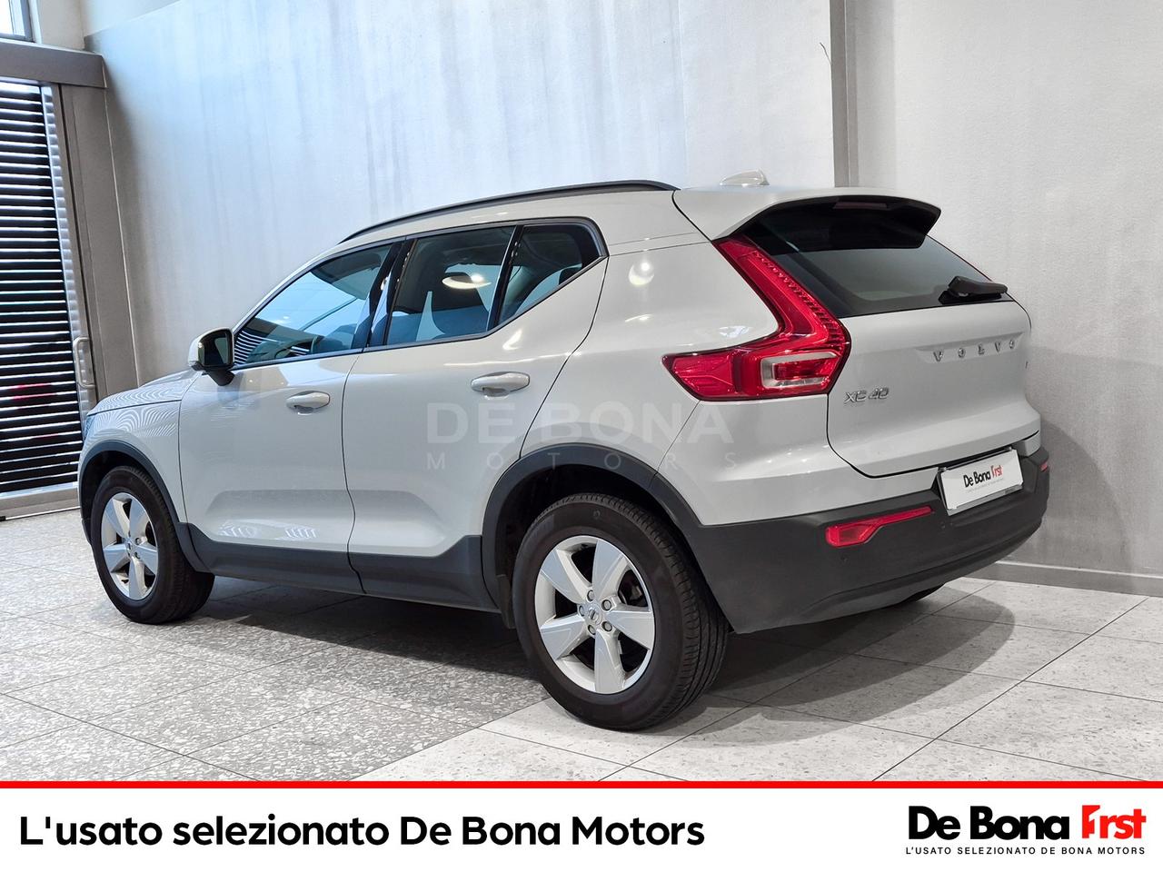 Volvo XC40 1.5 t3 momentum core 163cv my21