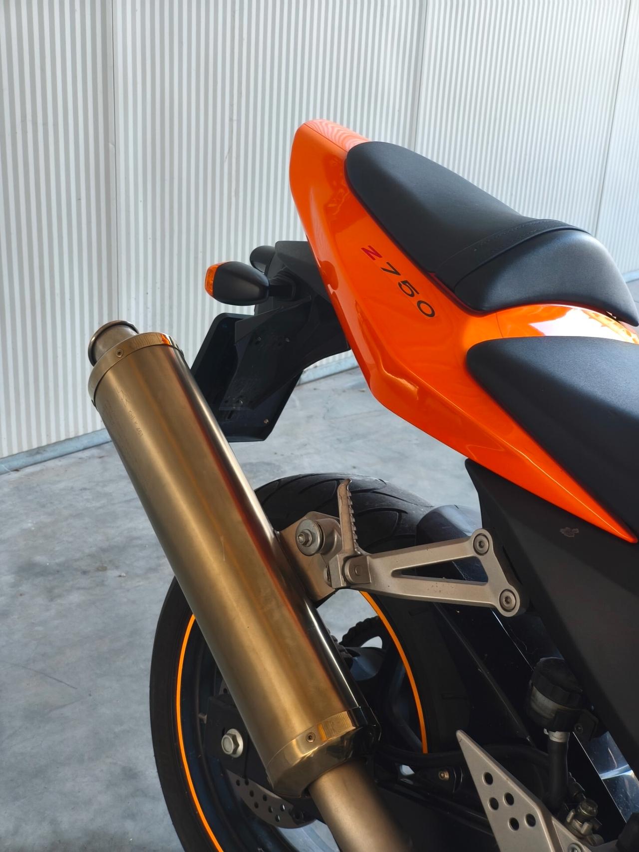 Kawasaki Z 750 con soli 5.700km