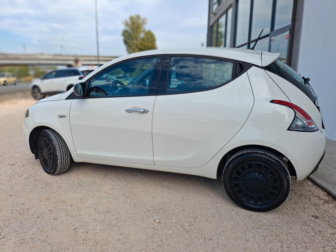 Lancia Ypsilon 1.0 FireFly 5 porte S&S Hybrid Silver Plus