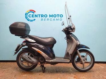 Piaggio Liberty 50 4T - con parabrezza alto e bauletto