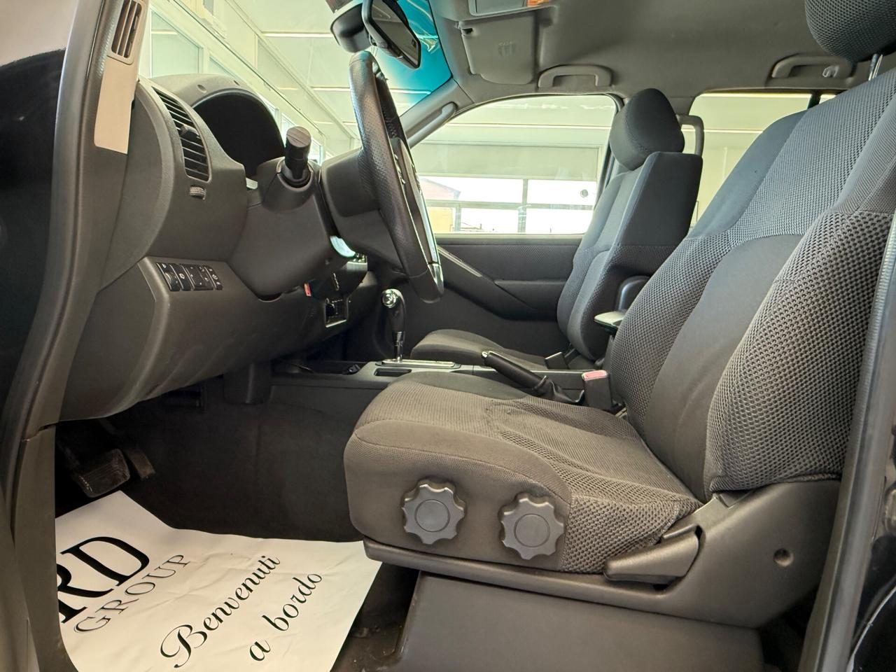 Nissan Navara 2.5 dCi DoubleCab premium automatico