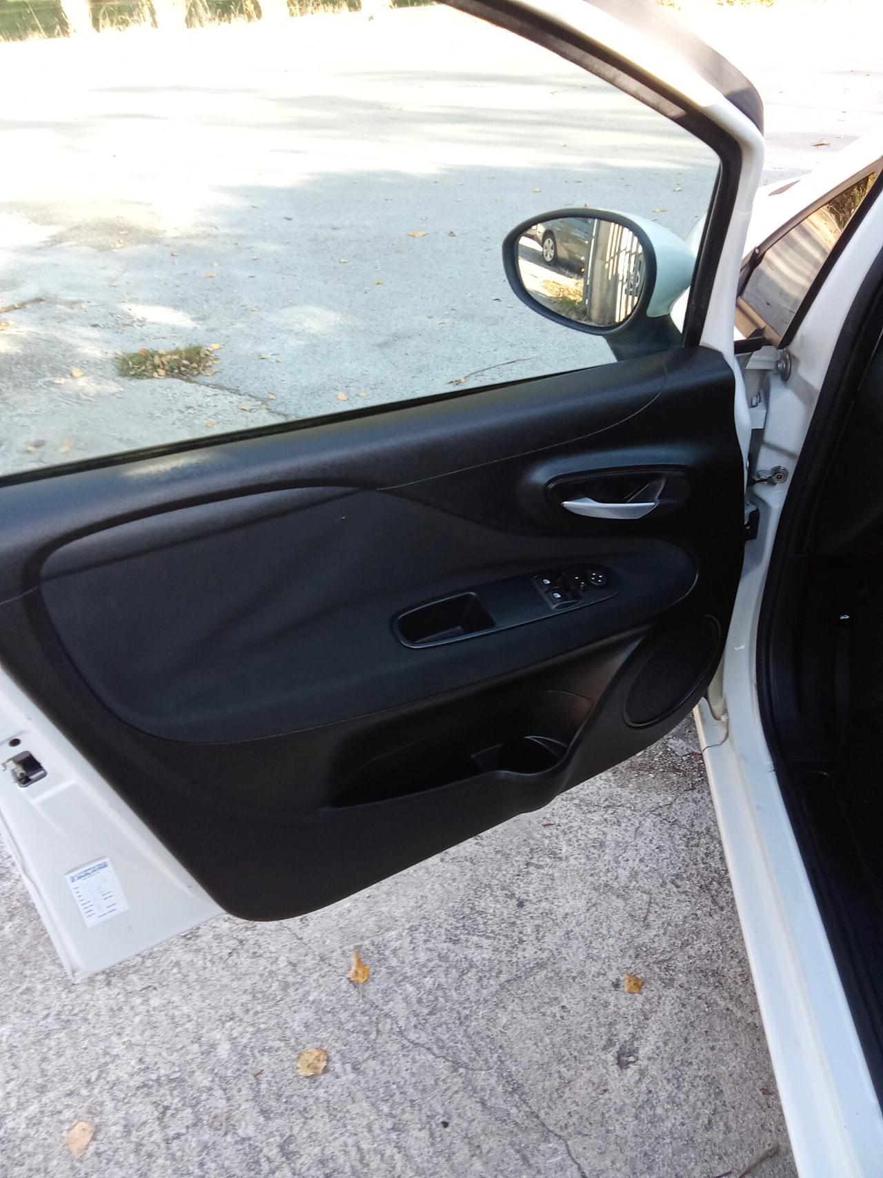 Fiat Punto 1.4 8V 5 porte Natural Power Street 013