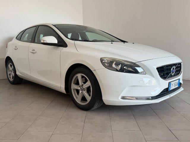 VOLVO V40 T2 Summum