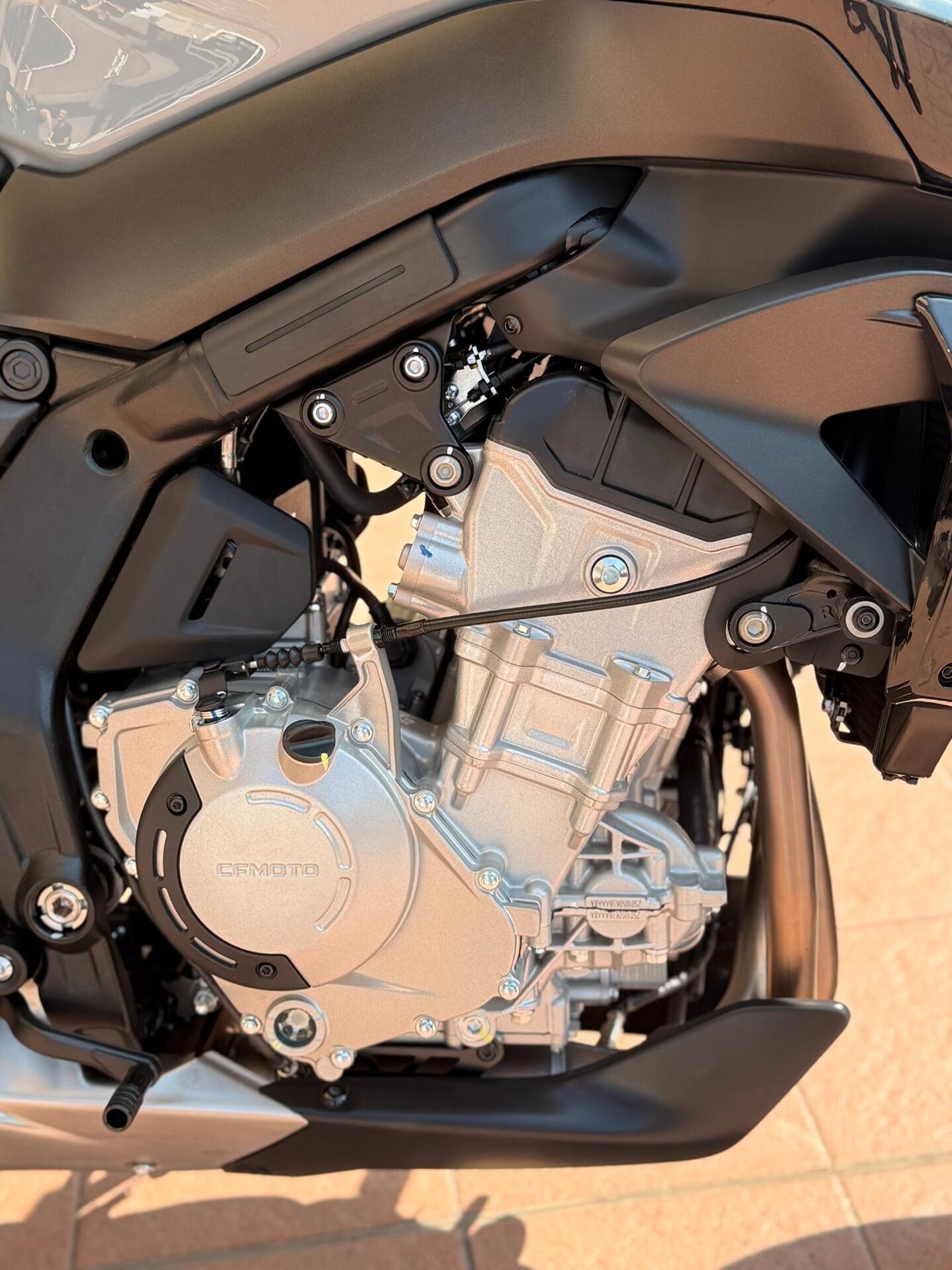 CFMOTO NK675