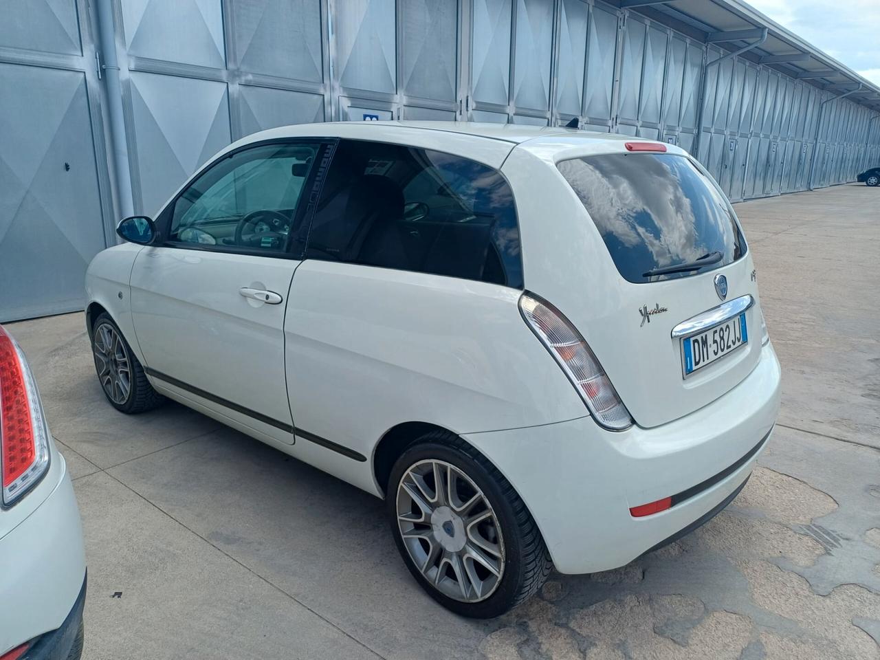 Lancia Ypsilon 1.3 Mjet 75Cv Momo Sport
