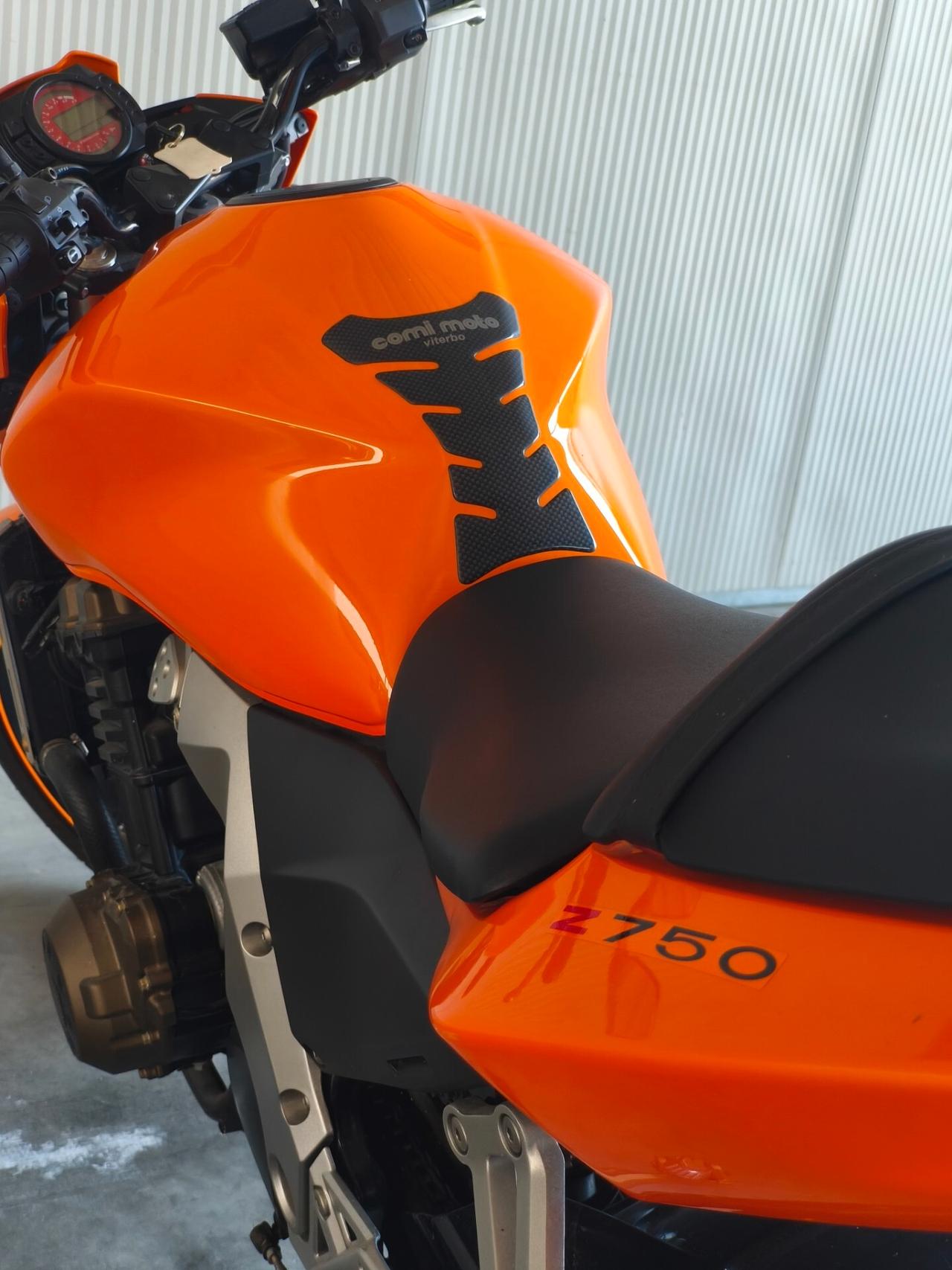 Kawasaki Z 750 con soli 5.700km