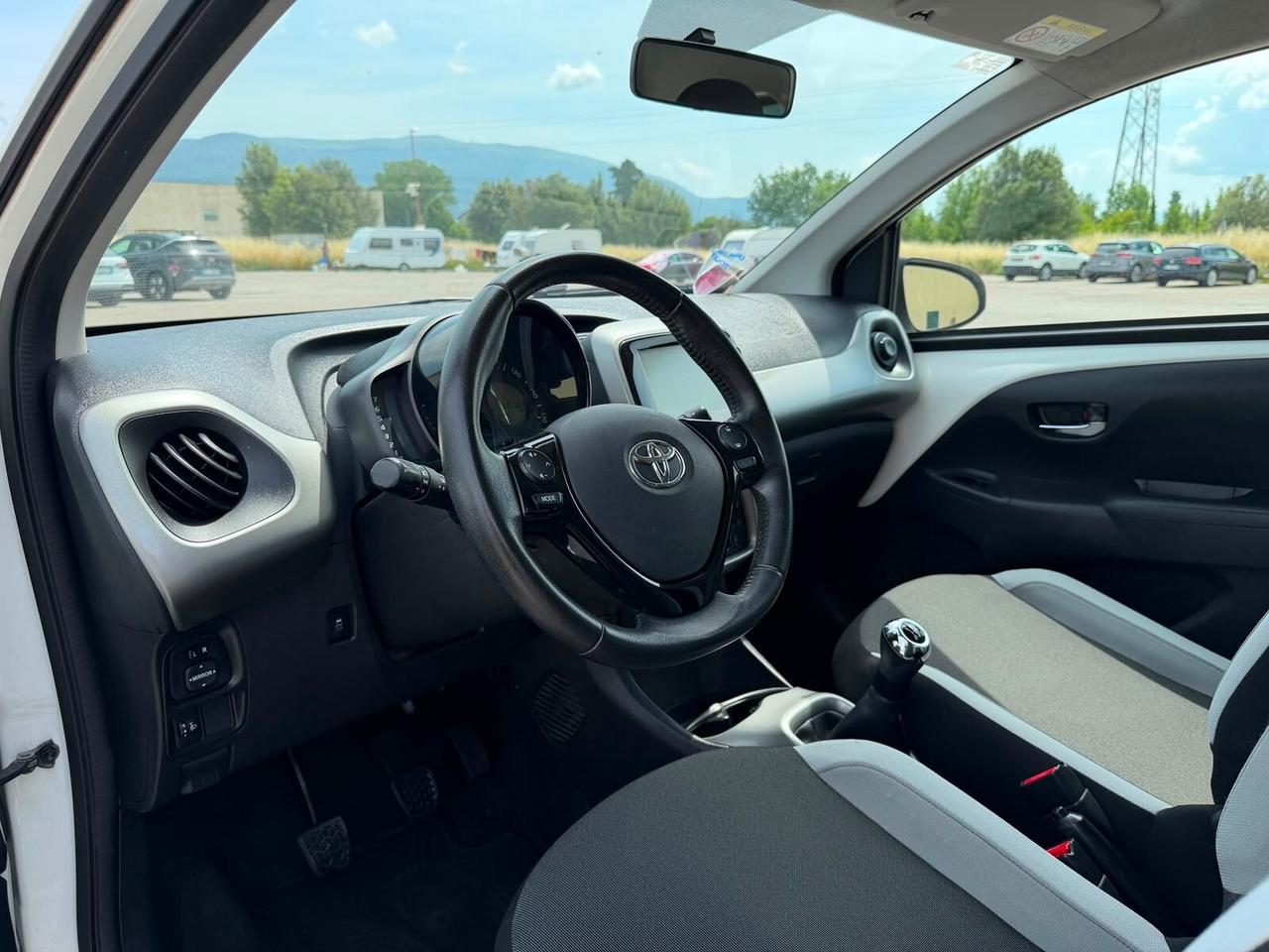 Toyota Aygo 1.0 VVT-i X-BLACK 140000 KM