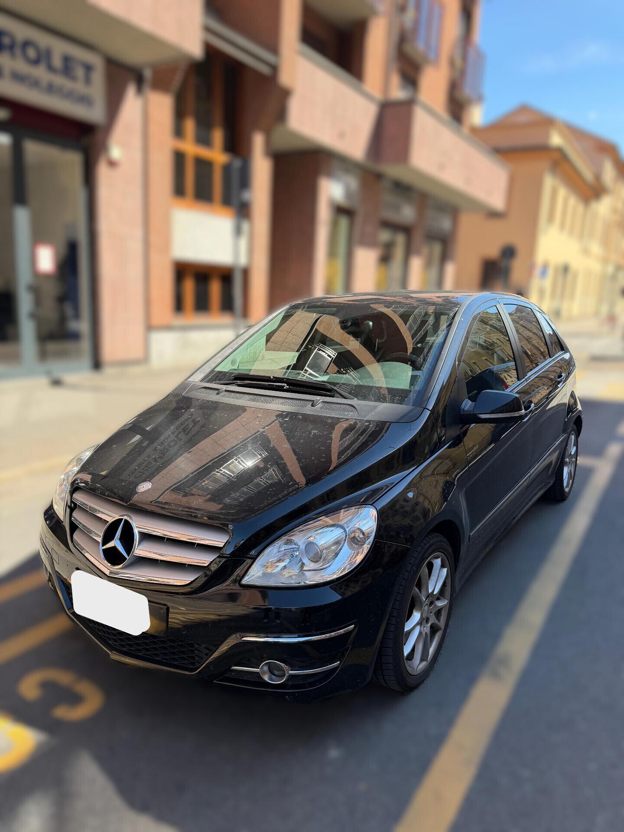 Mercedes-benz - APERTI AD AGOSTO
