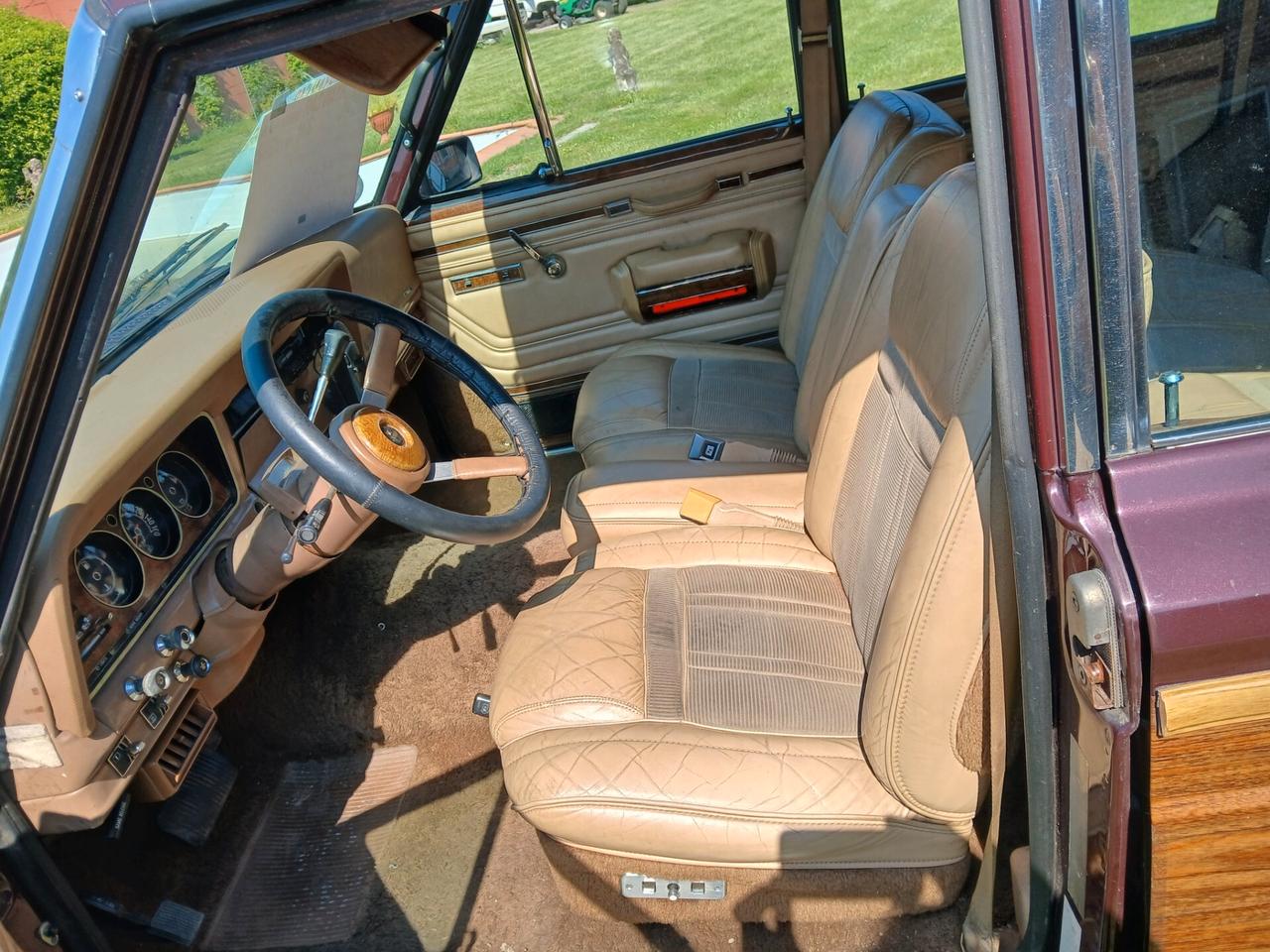 Jeep Wagoneer Limited 5.9 V8
