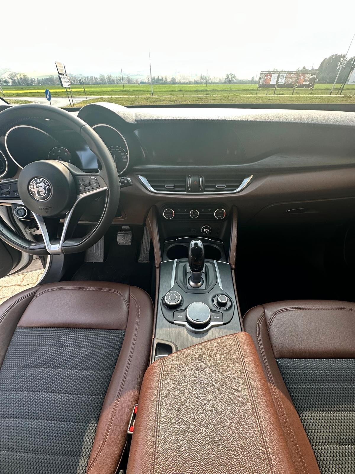 Alfa Romeo Stelvio 2.2 Turbodiesel 180 CV AT8 Q4 Business