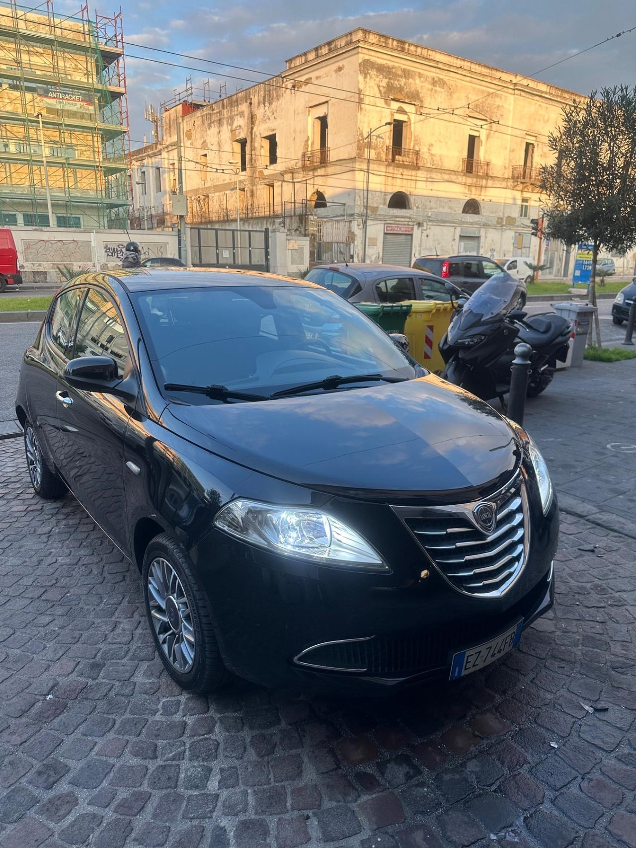 Lancia Ypsilon 1.3 MJT 16V 95 CV 5 porte S&S S Momodesign