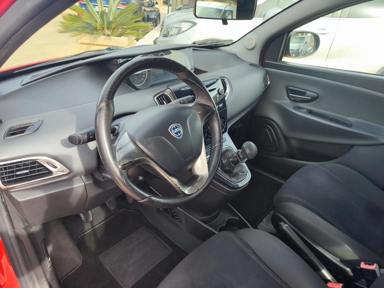 Lancia Ypsilon 1.2 69 CV 5 porte Gold