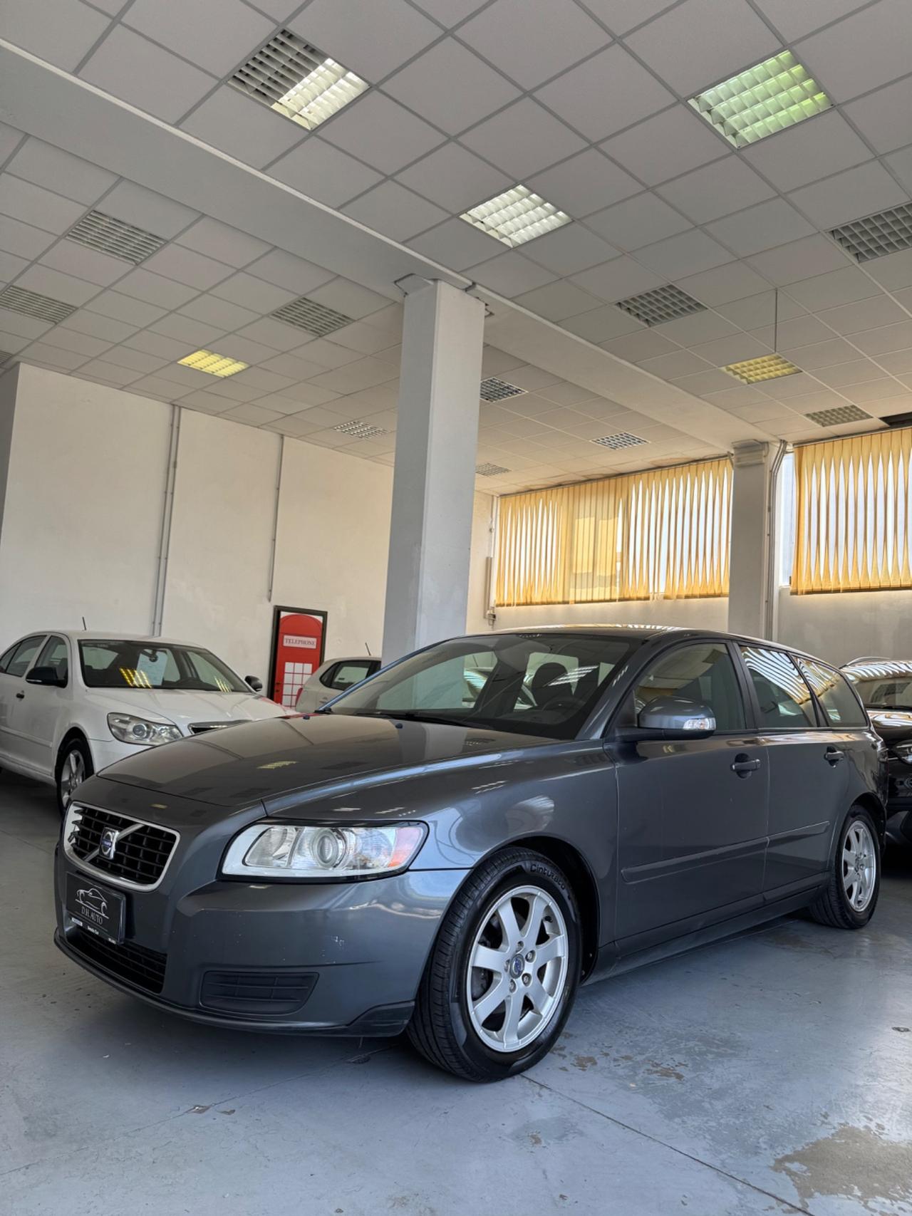 Volvo V50 D2 R-design