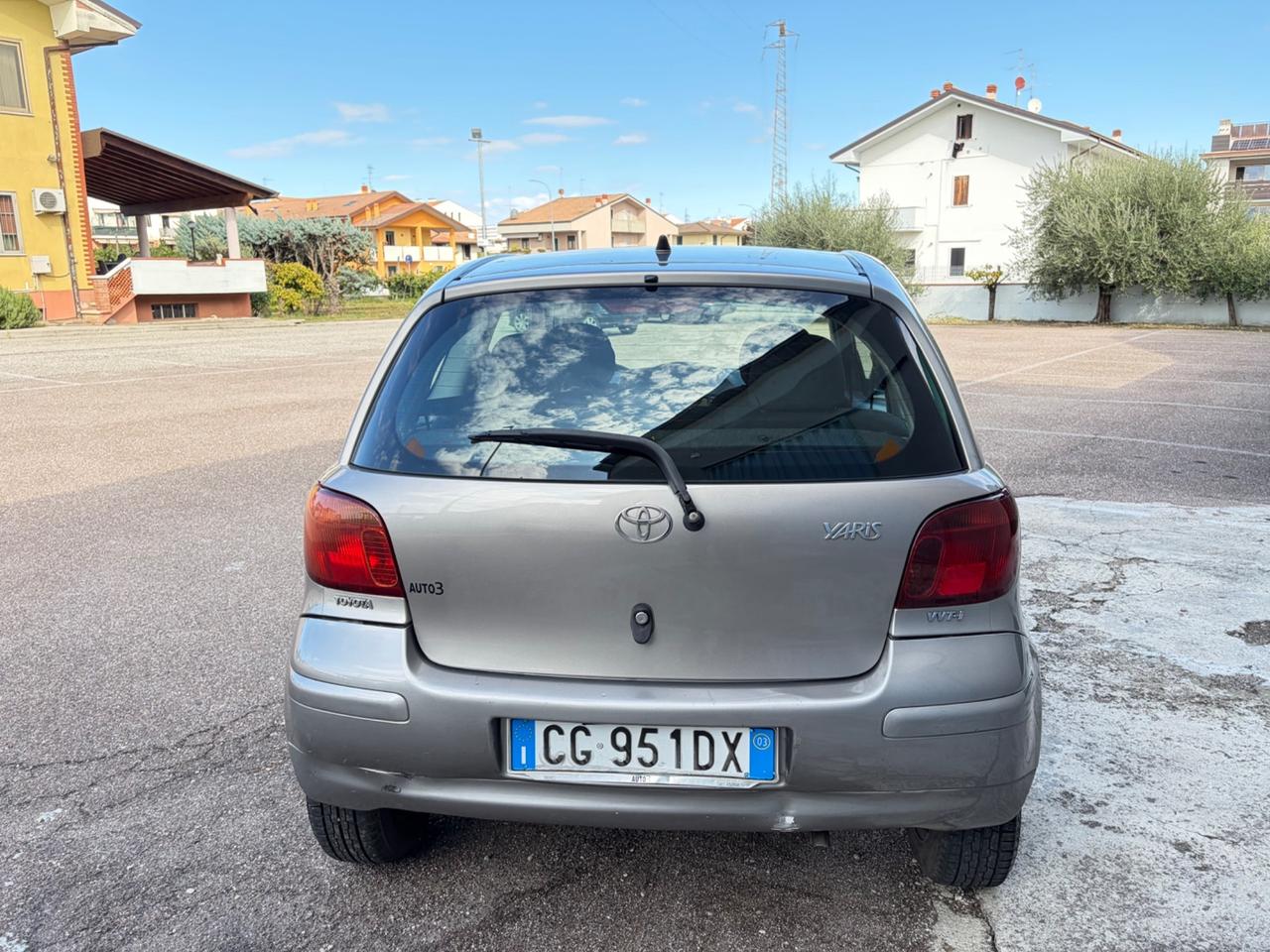 Toyota Yaris 1.3i 16V cat 3 porte Sol Neopatentati