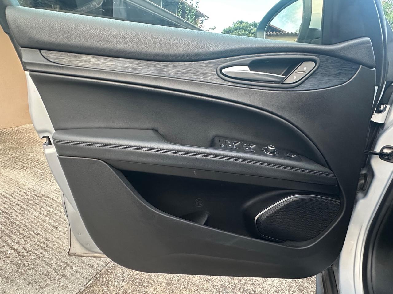 Alfa Romeo Stelvio 2.2 Turbodiesel 160 CV AT8 RWD Business