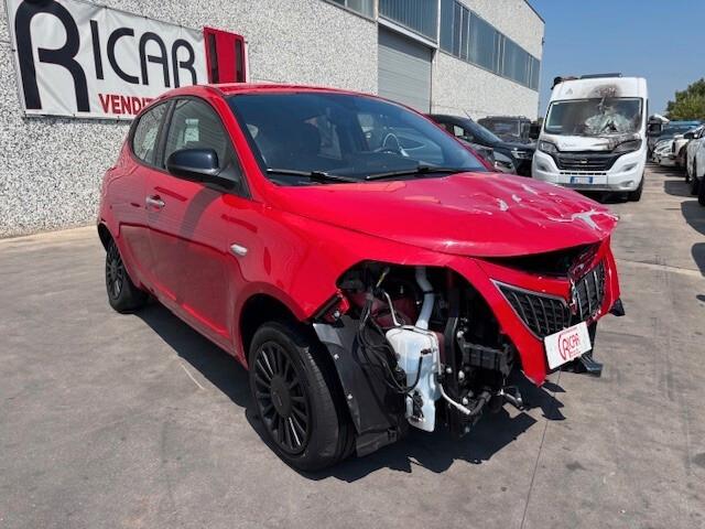 Lancia Ypsilon 1.0 FireFly 5 porte S&S Hybrid Silver