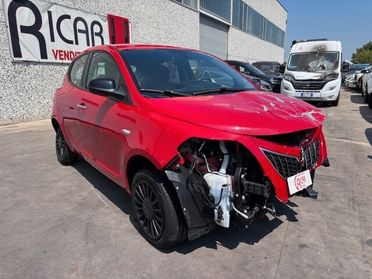 Lancia Ypsilon 1.0 FireFly 5 porte S&S Hybrid Silver