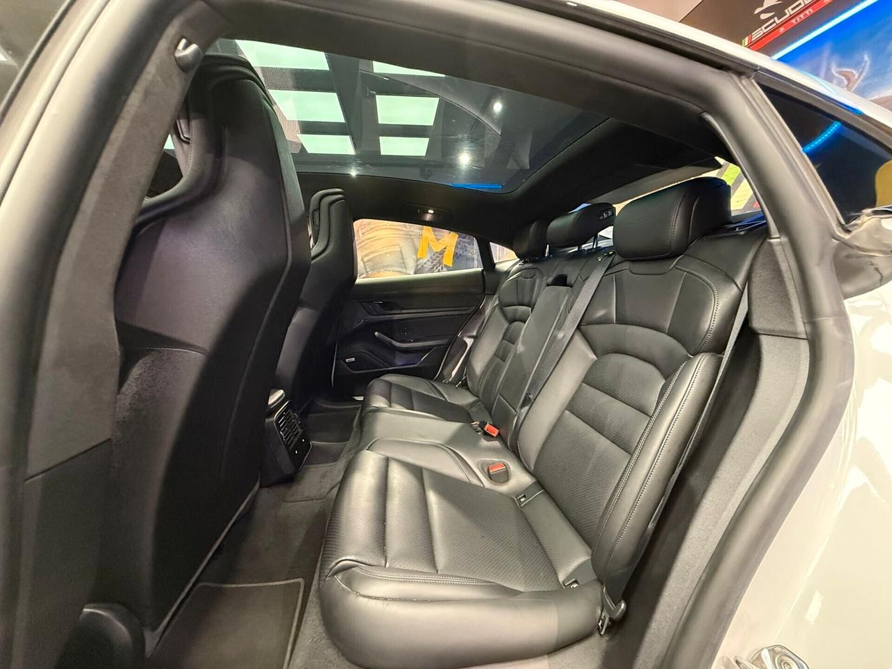 Porsche Taycan Turbo (011)