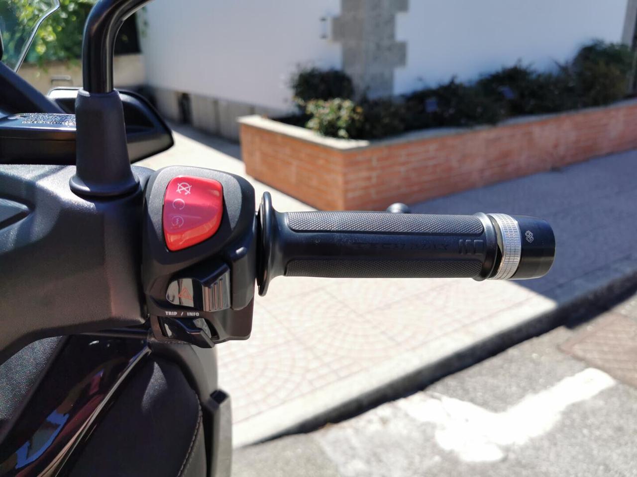 Yamaha X-Max 300 * Tech max - 28 Cv * - RATE AUTO MOTO SCOOTER