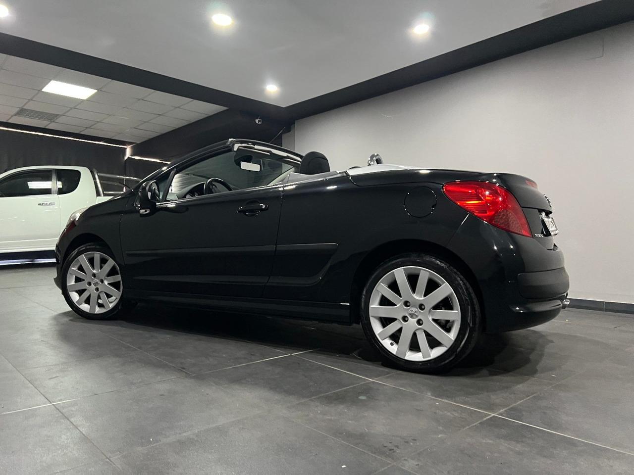 Peugeot 207 1.6 HDi 110CV CC Féline