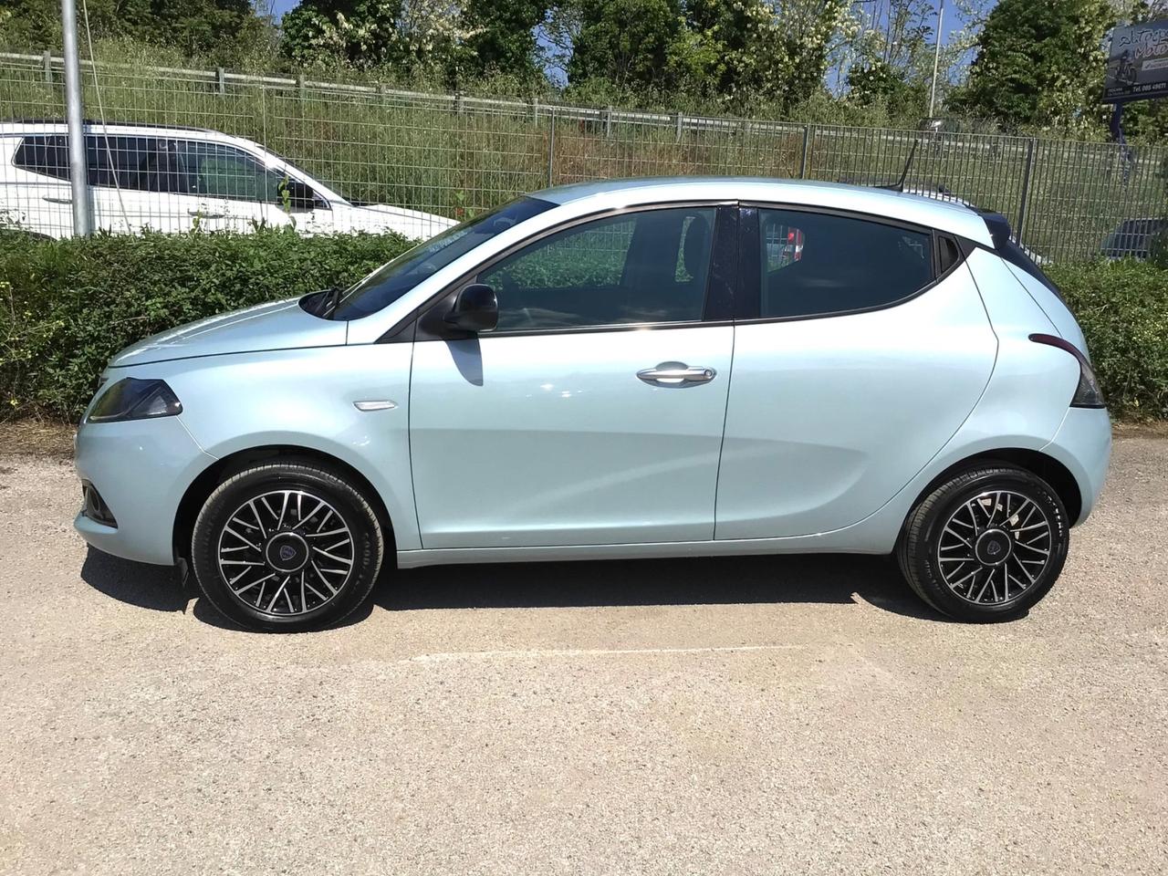 Lancia Ypsilon 1.0 FireFly 5p Hybrid Platino