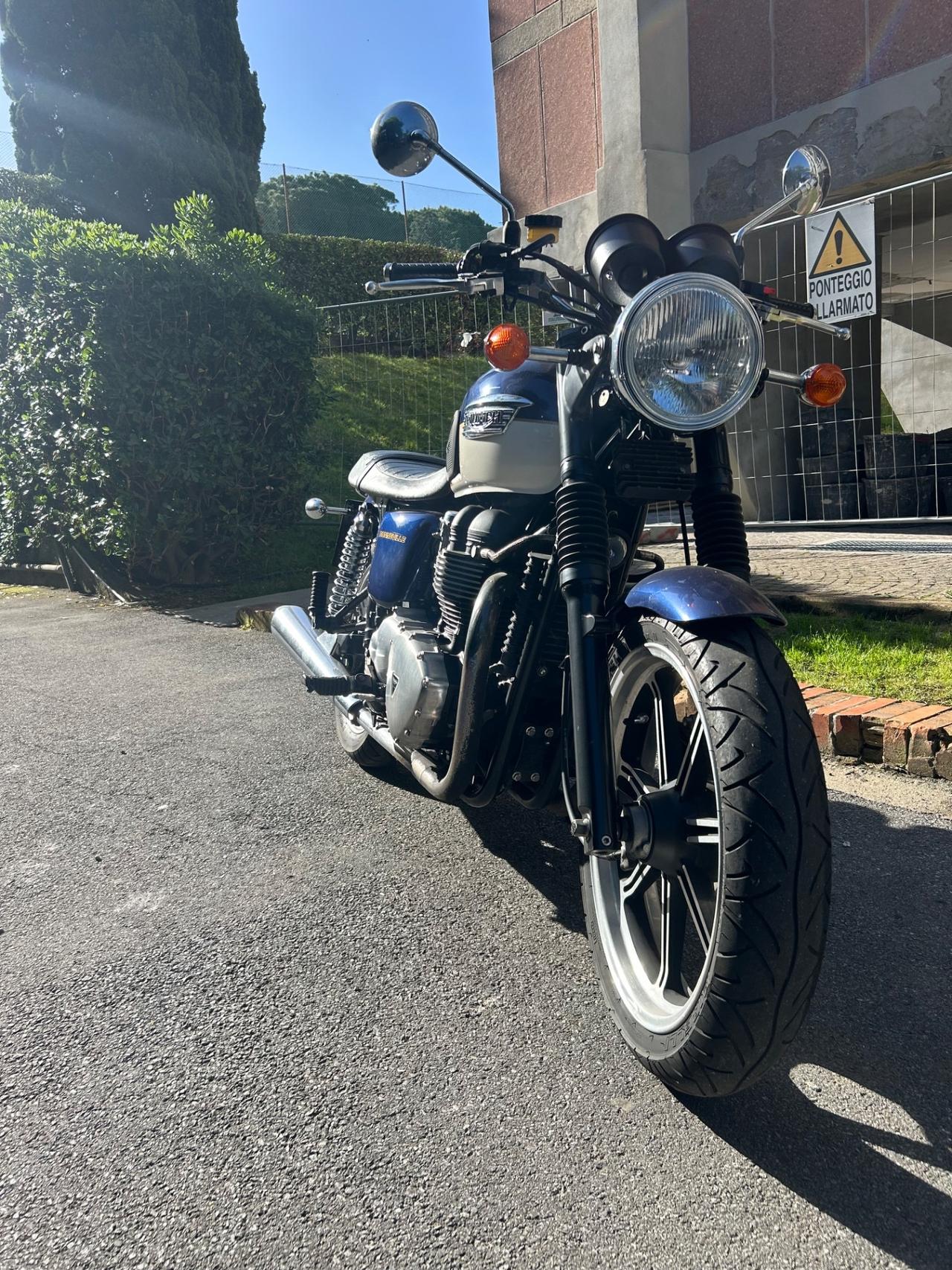 Triumph Bonneville SE