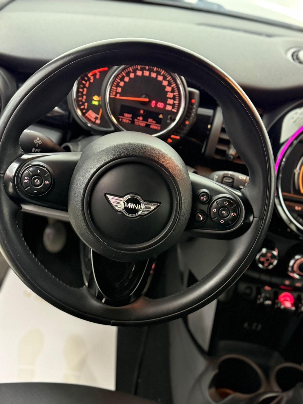 Mini Cooper D 1.5 116cv