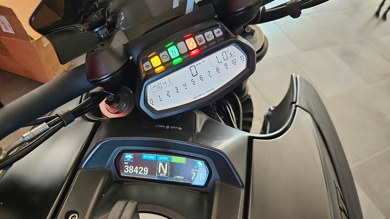 Ducati Diavel darck