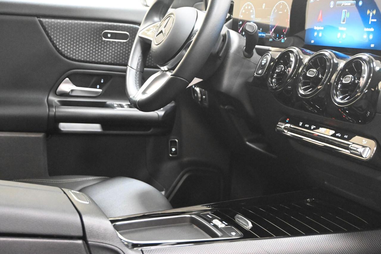 MERCEDES GLA (H247) GLA 180 d Automati...
