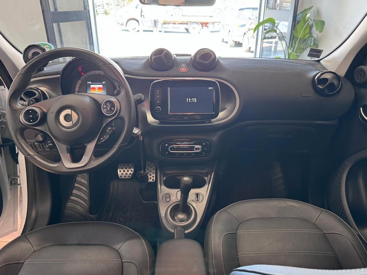 Smart ForFour 0.9 90CV PRIME SPORT PACK ,PANO,NAVI,LED,RETRO,UNIPRO