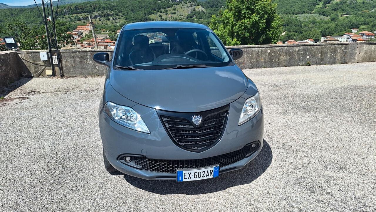 Lancia Ypsilon 0.9 TwinAir 85 CV 5 porte Metano Ecochic Elefantino
