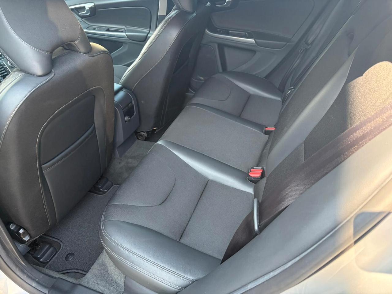 Volvo V60 D3 Momentum*EURO6*CERCHI