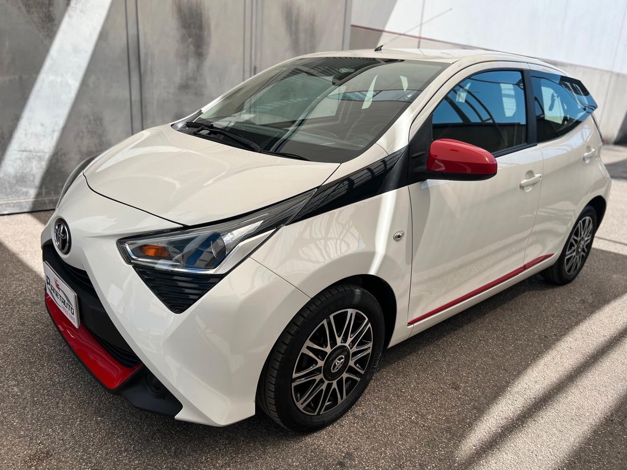 Toyota Aygo 5pt 1.0 72cv X-PLAY CLIMA/TELCAMERA/15; PERFETTA!!