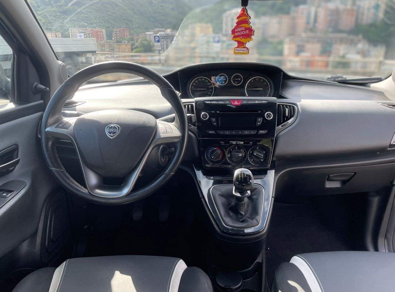 Lancia Ypsilon 1.2 69 CV 5 porte Silver