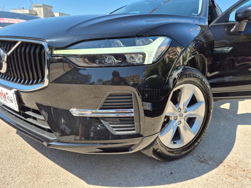 Volvo XC60 B4 (d) AWD automatico Momentum