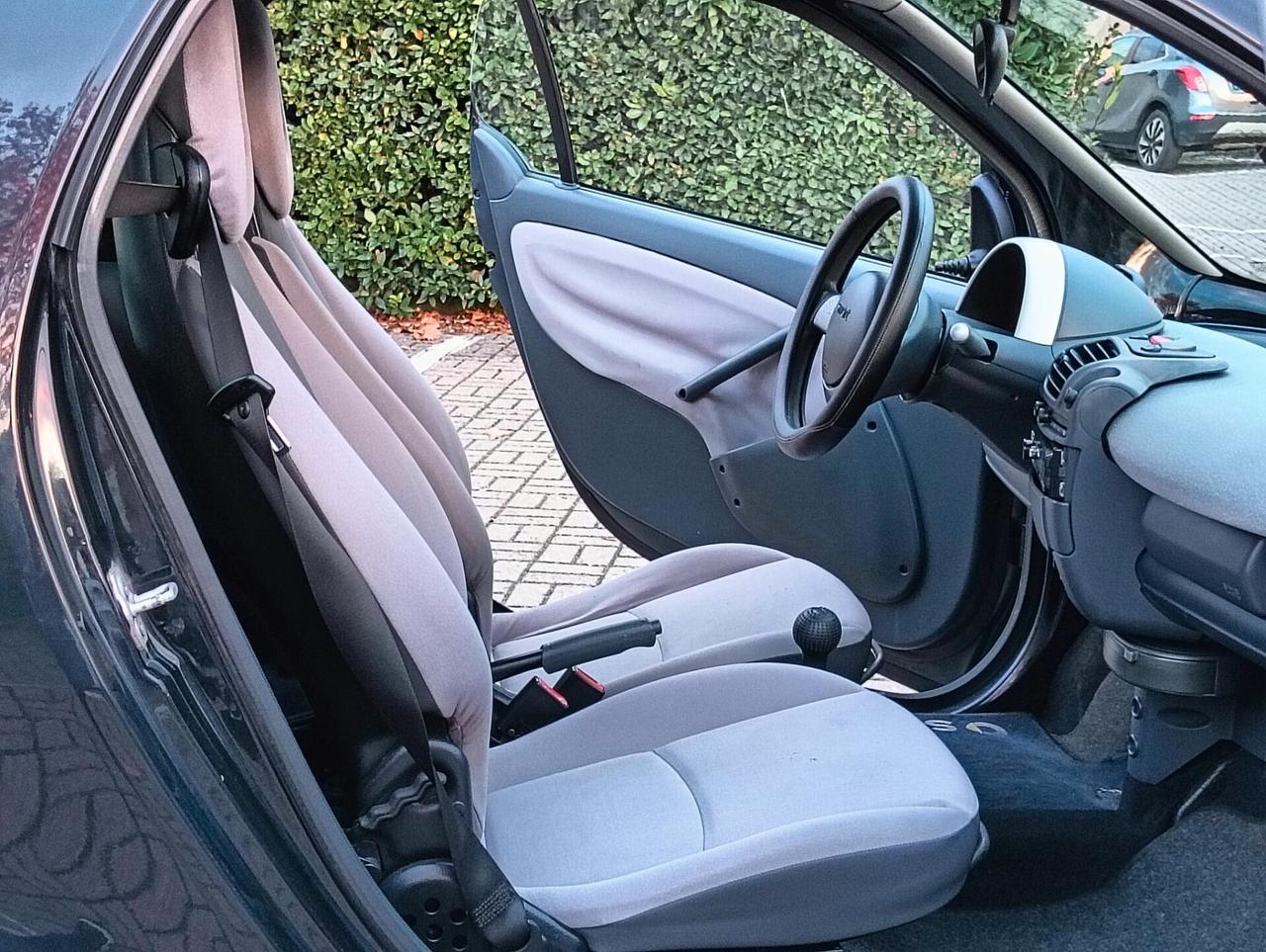 Smart ForTwo 800 coupé pure cdi..CELL 320 147 1147 WUATSAPP