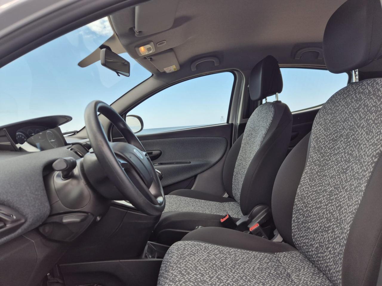 Lancia Ypsilon 1.0 FireFly 5 porte S&S Hybrid Ecochic Silver