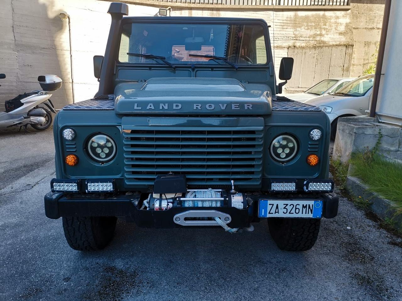 Land Rover Defender Sport