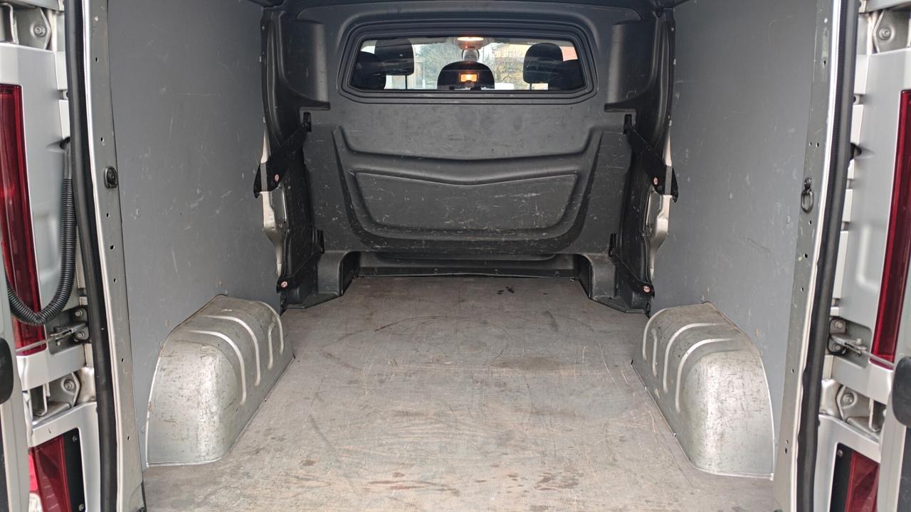 Opel Movano Vivaro L1H1 6 posti