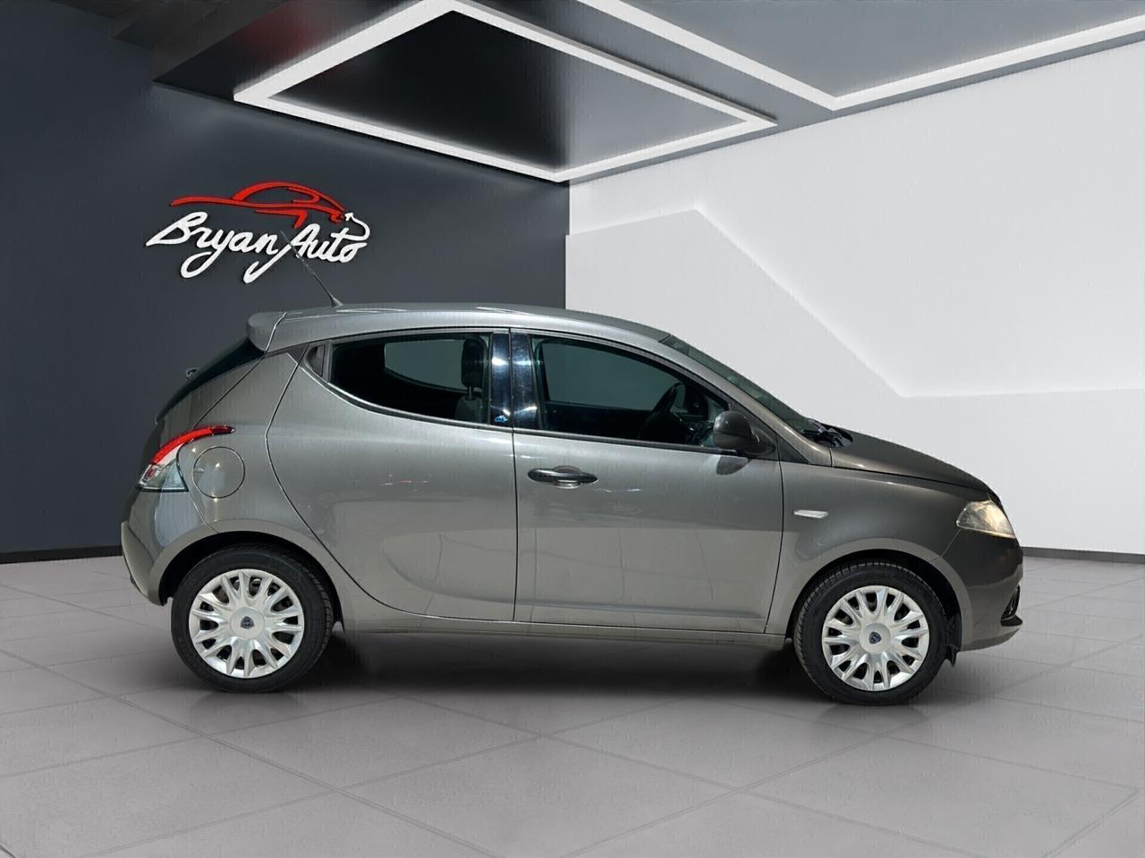 Lancia Ypsilon 1.2 69 CV 5 porte Elefantino