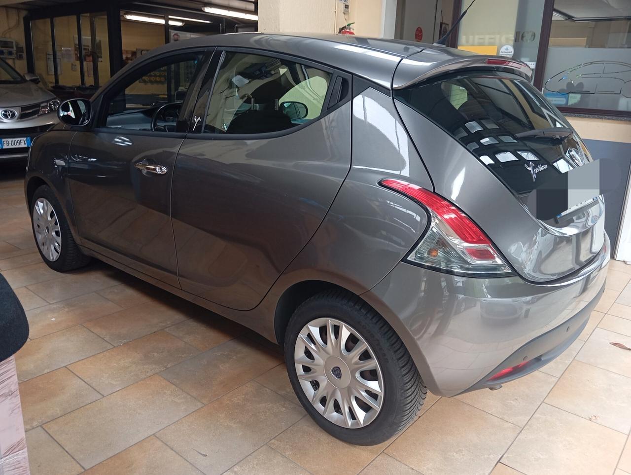 Lancia Ypsilon 1.2 69 CV Platinum permute