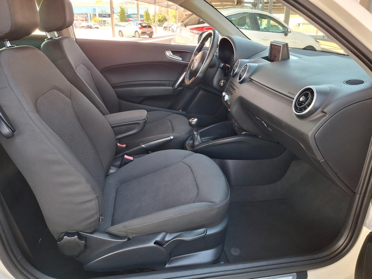 Audi A1 1.6 TDI Attraction-DIESEL-