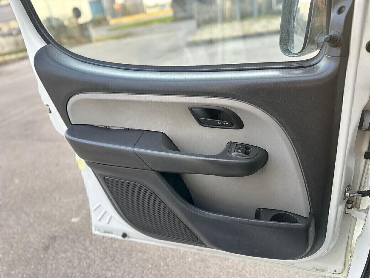 Fiat doblo 5 posti anno 2008 autocarro