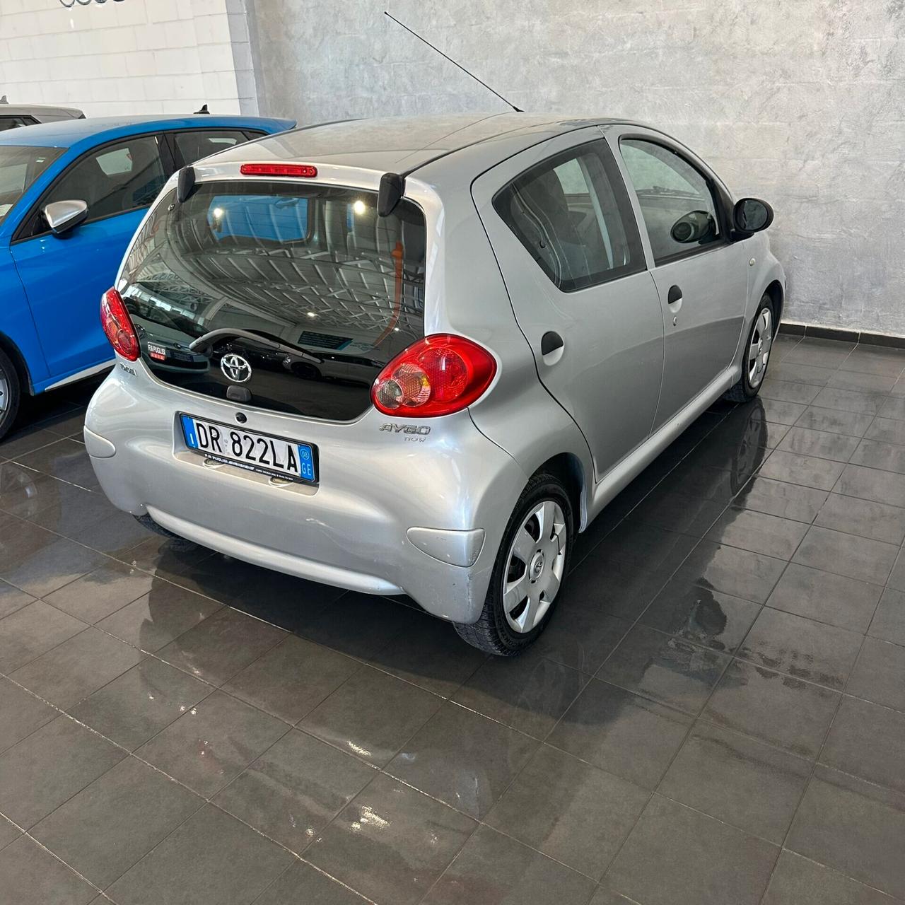 Toyota Aygo 1.0 12V VVT-i 5 porte Sol