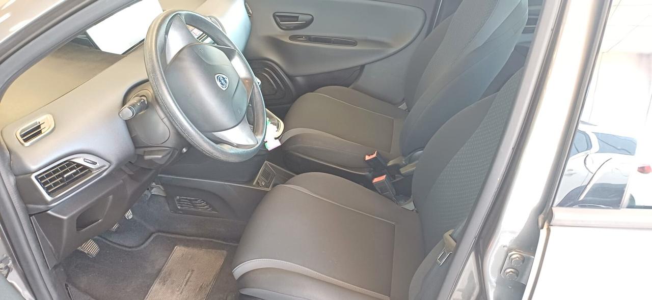Lancia Ypsilon 1.2 69 CV 5 porte Silver