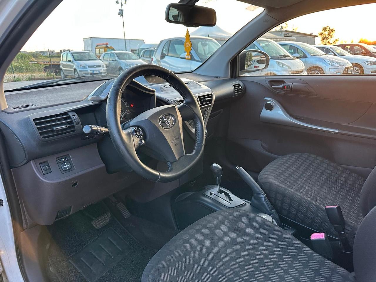 Toyota iQ 1.0 Benzina Automatica