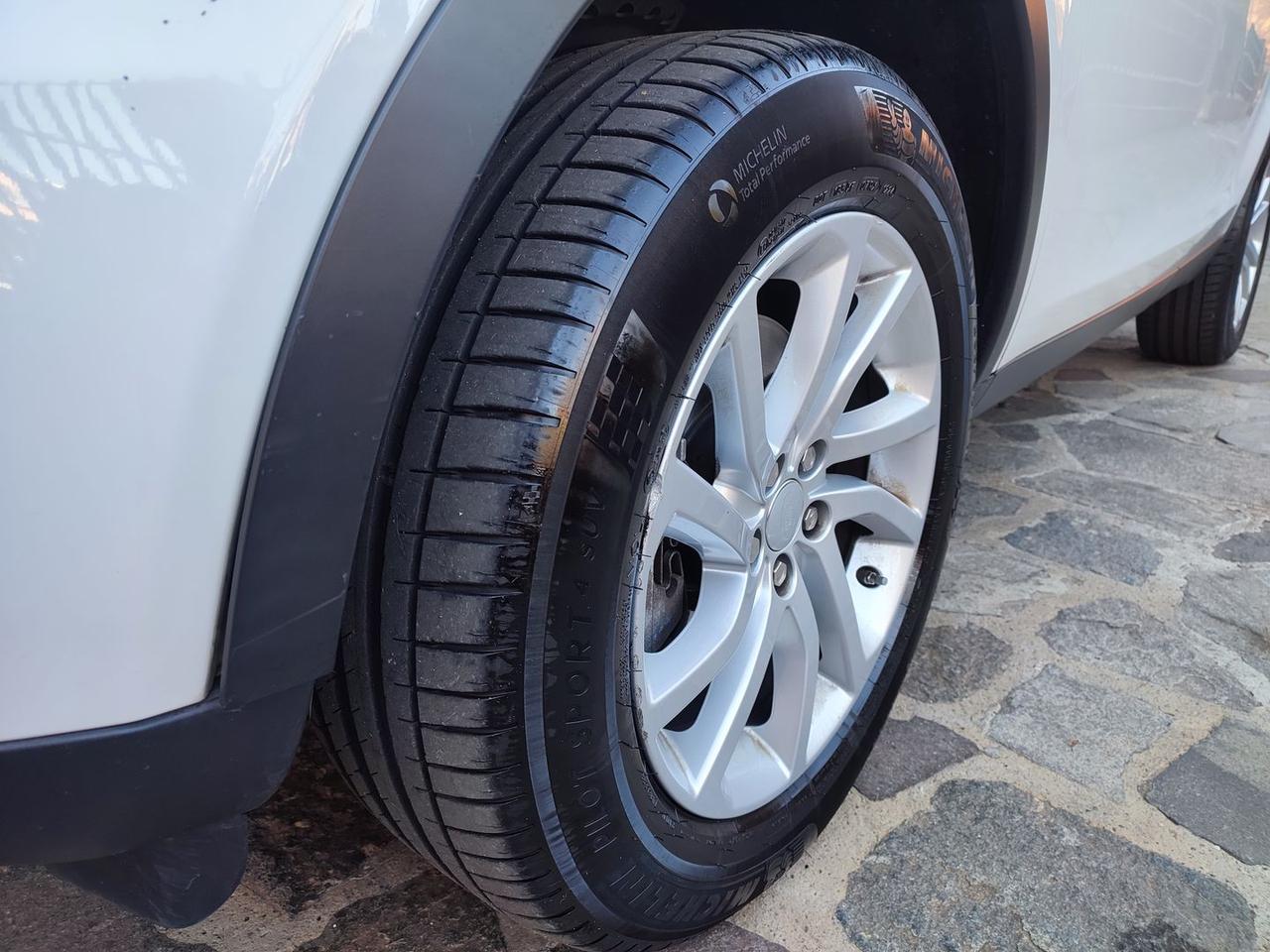 Land Rover Discovery Sport 2.0 Si4 SE #7472