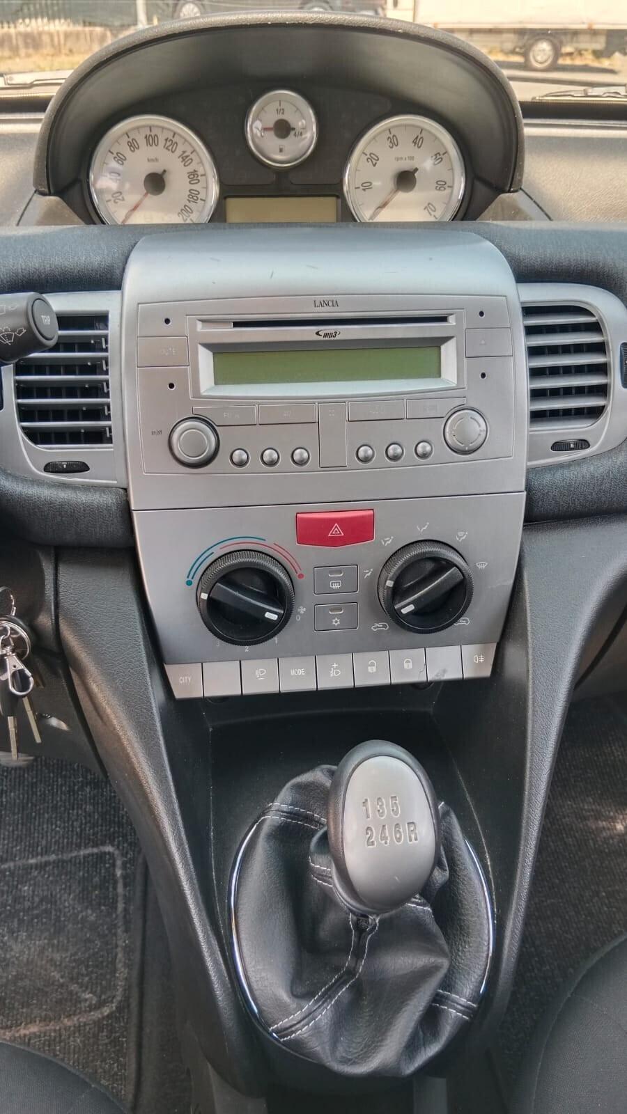 Lancia Ypsilon 1.4 16V MomoDesign